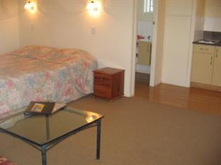 Shortland Court Motel 4*