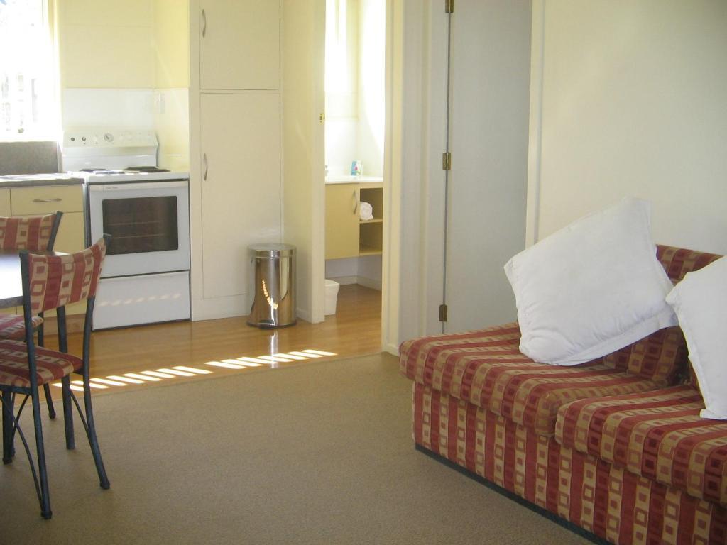 Shortland Court 4*